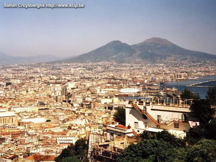 Napels - Baai Zicht over de baai van Napels met op de achtergrond de Vesuvius. Stefan Cruysberghs